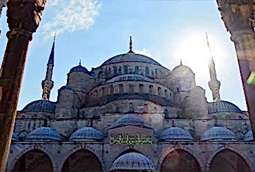 Bakı'un Mimari Harikaları Tarihi ve Modern Çatışmanın Buluştuğu Noktalar